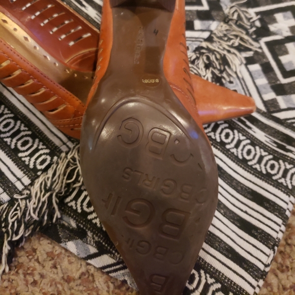 BCBG heels - Picture 3 of 5